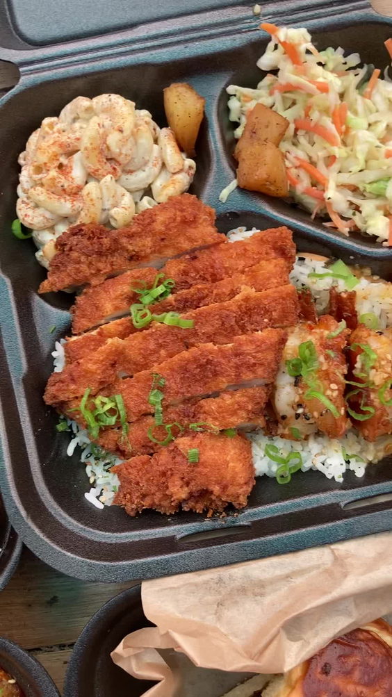 Faka's Island Grill