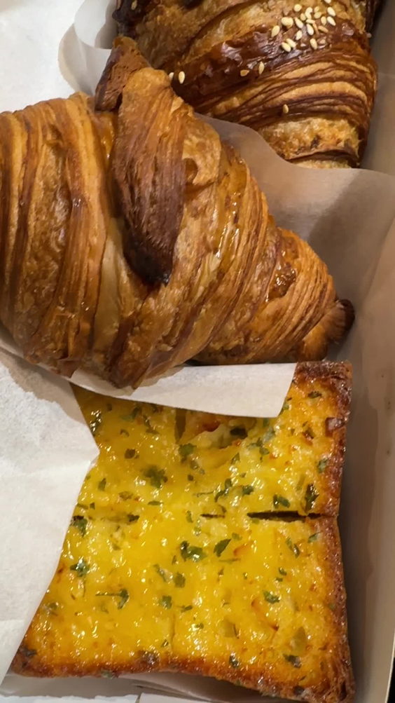 Buttercrumbs Croissant