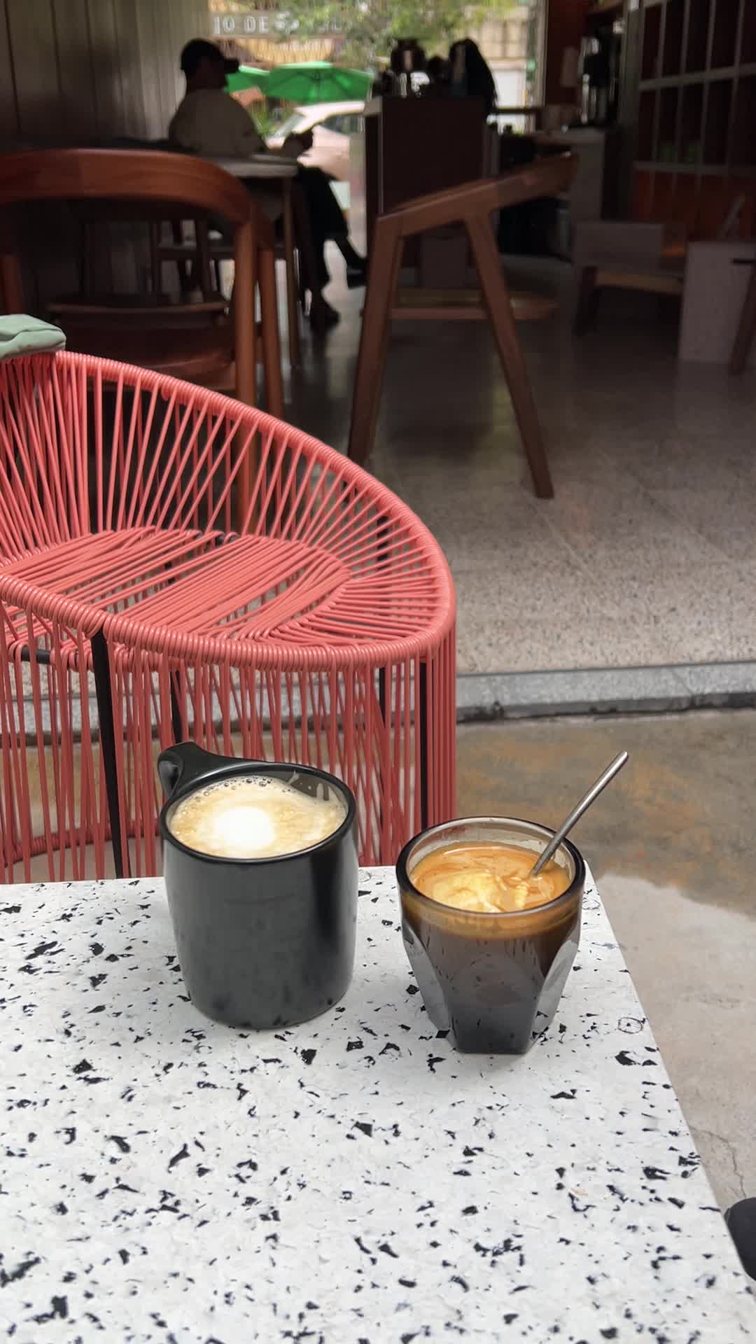 Video review of Almanegra Café