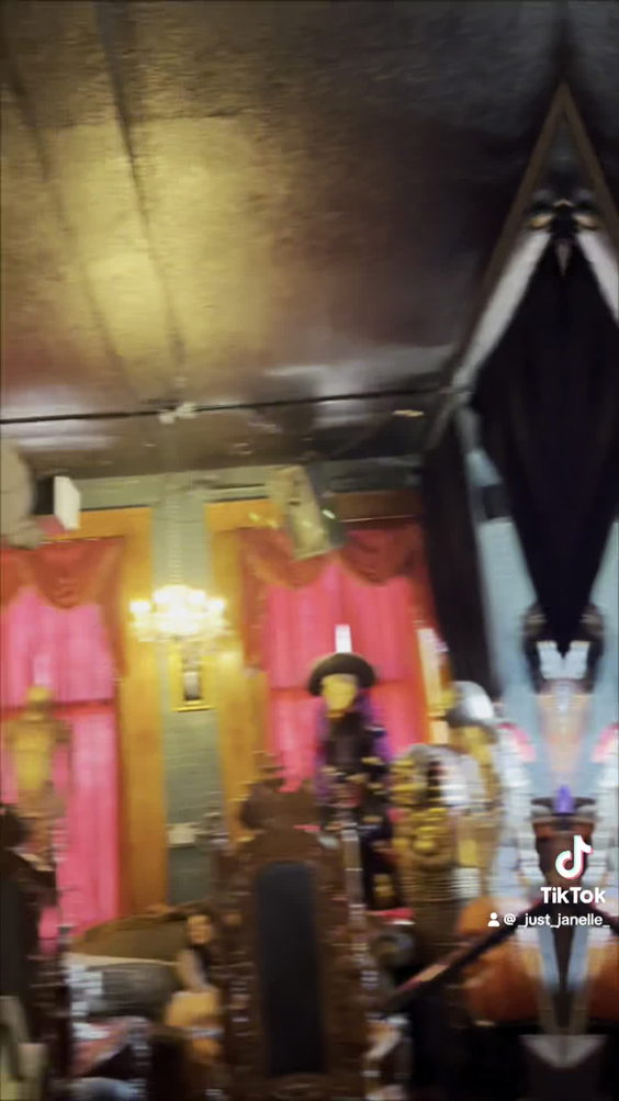 SpookEasy Lounge