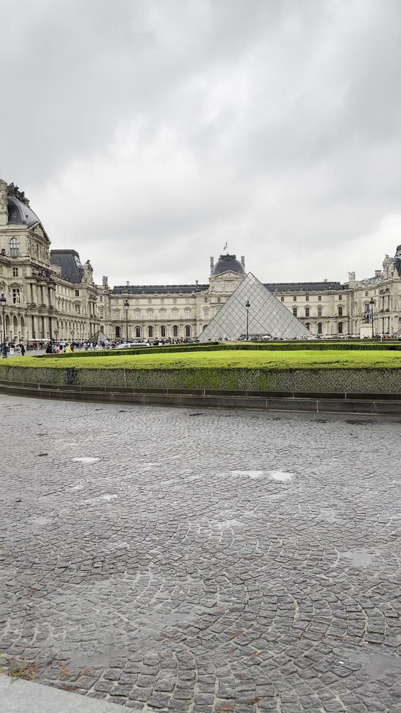 Louvre Museum (Musée du Louvre)