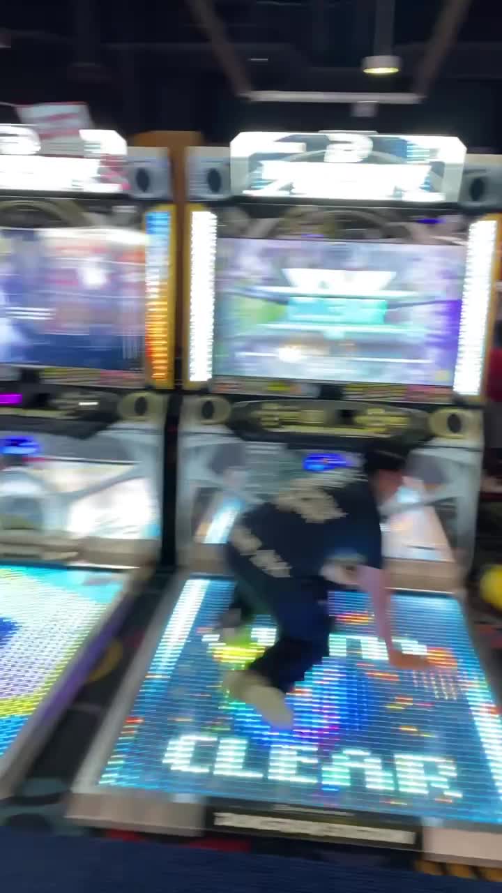 Round 1 Bowling & Amusements