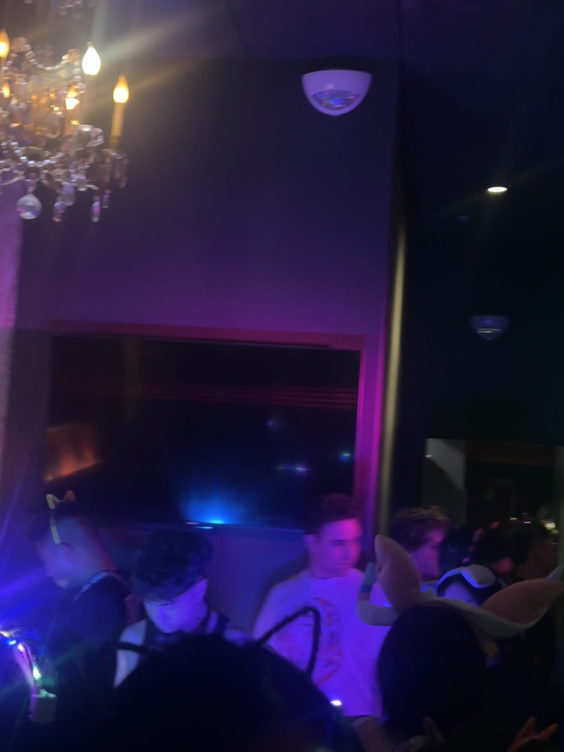 Bar 587