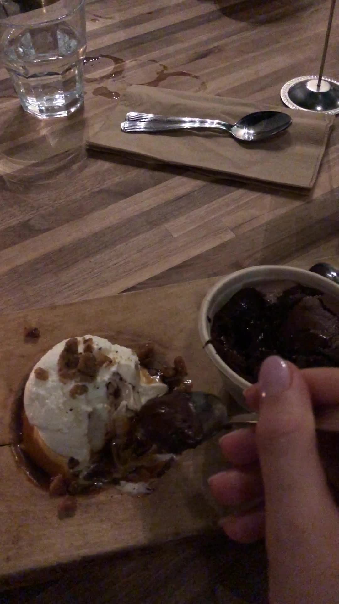 Hot Cakes Molten Chocolate Cakery