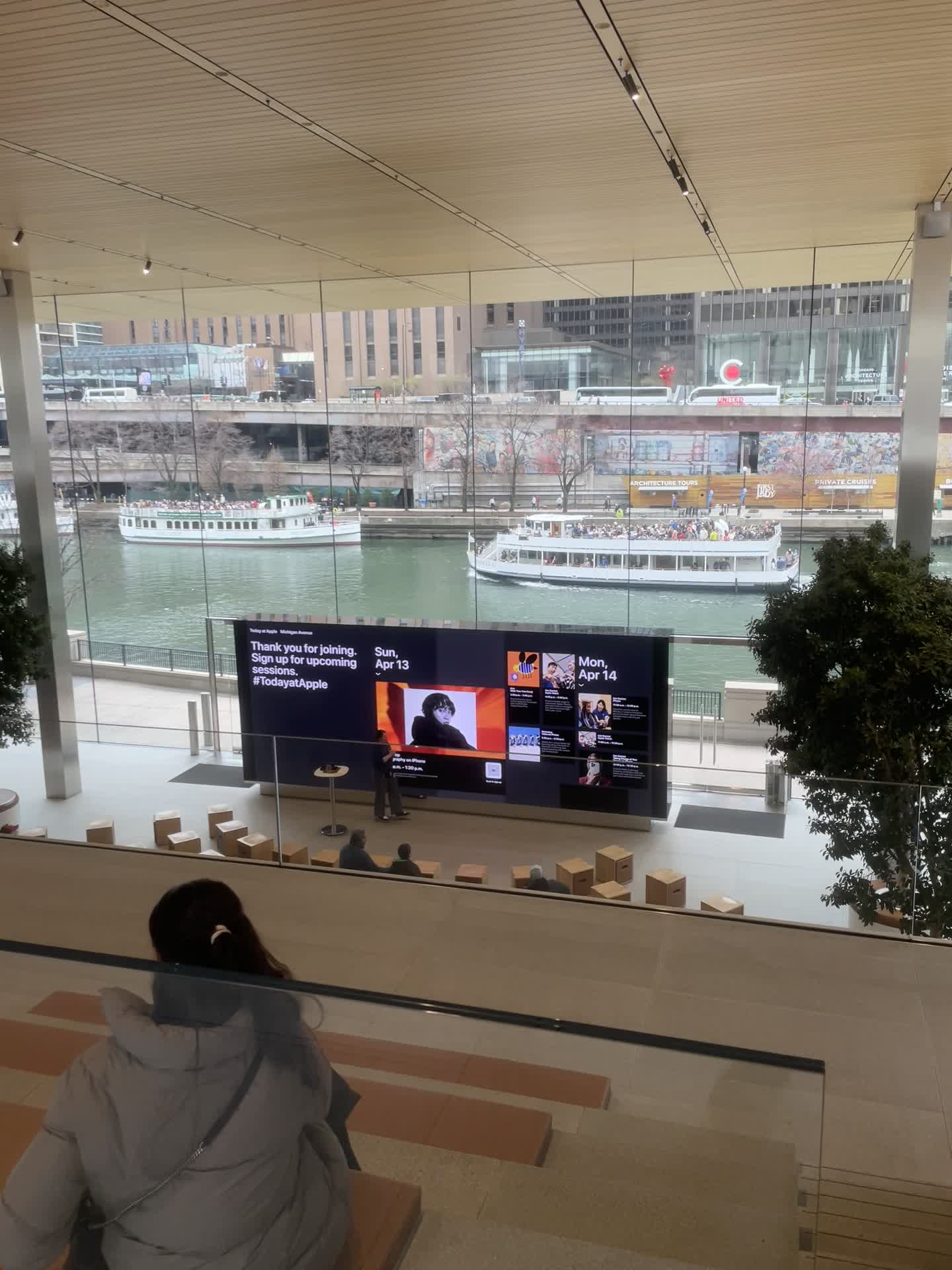 Video review of Apple Northbrook