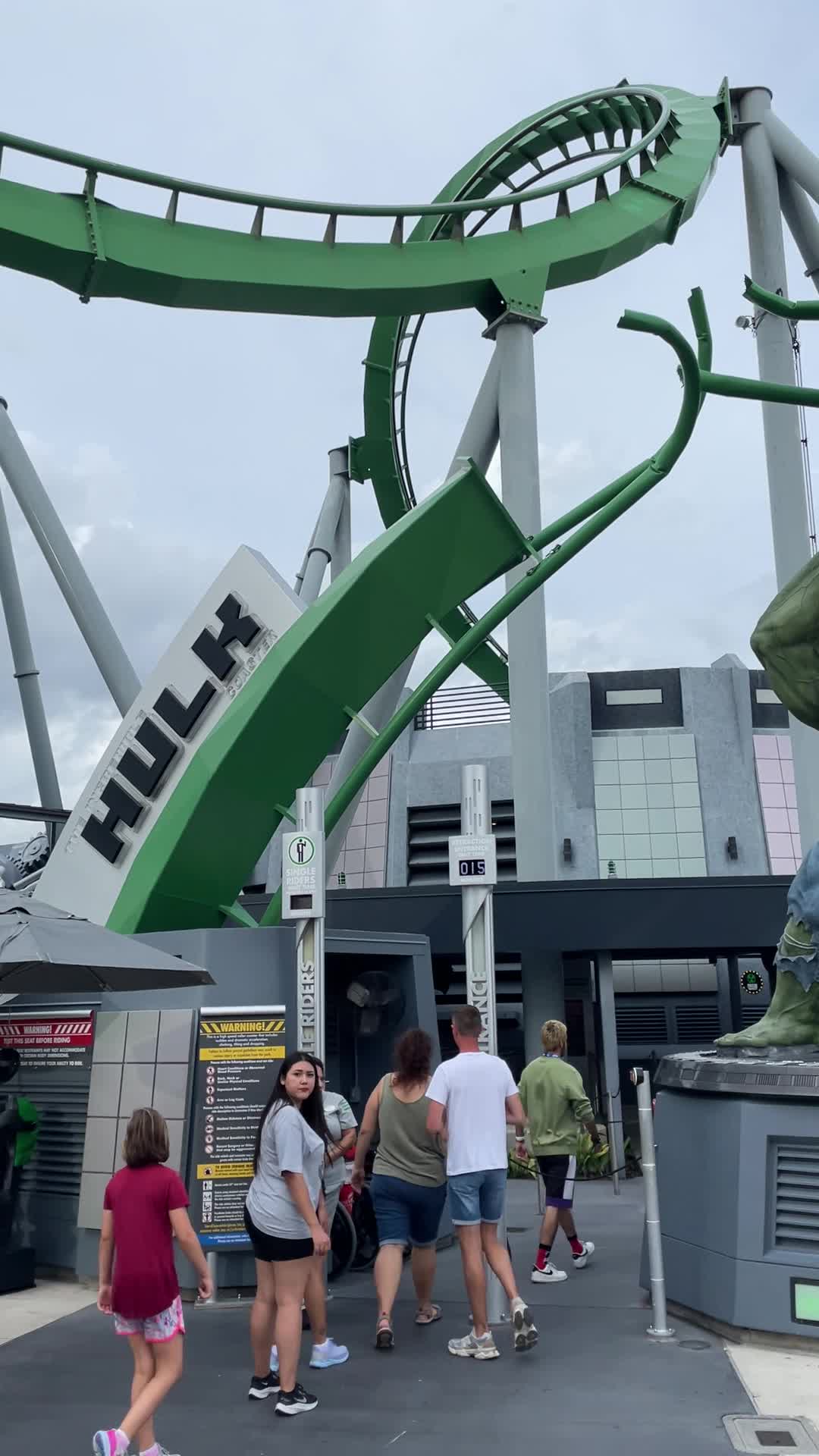Video review of The Incredible Hulk Coaster