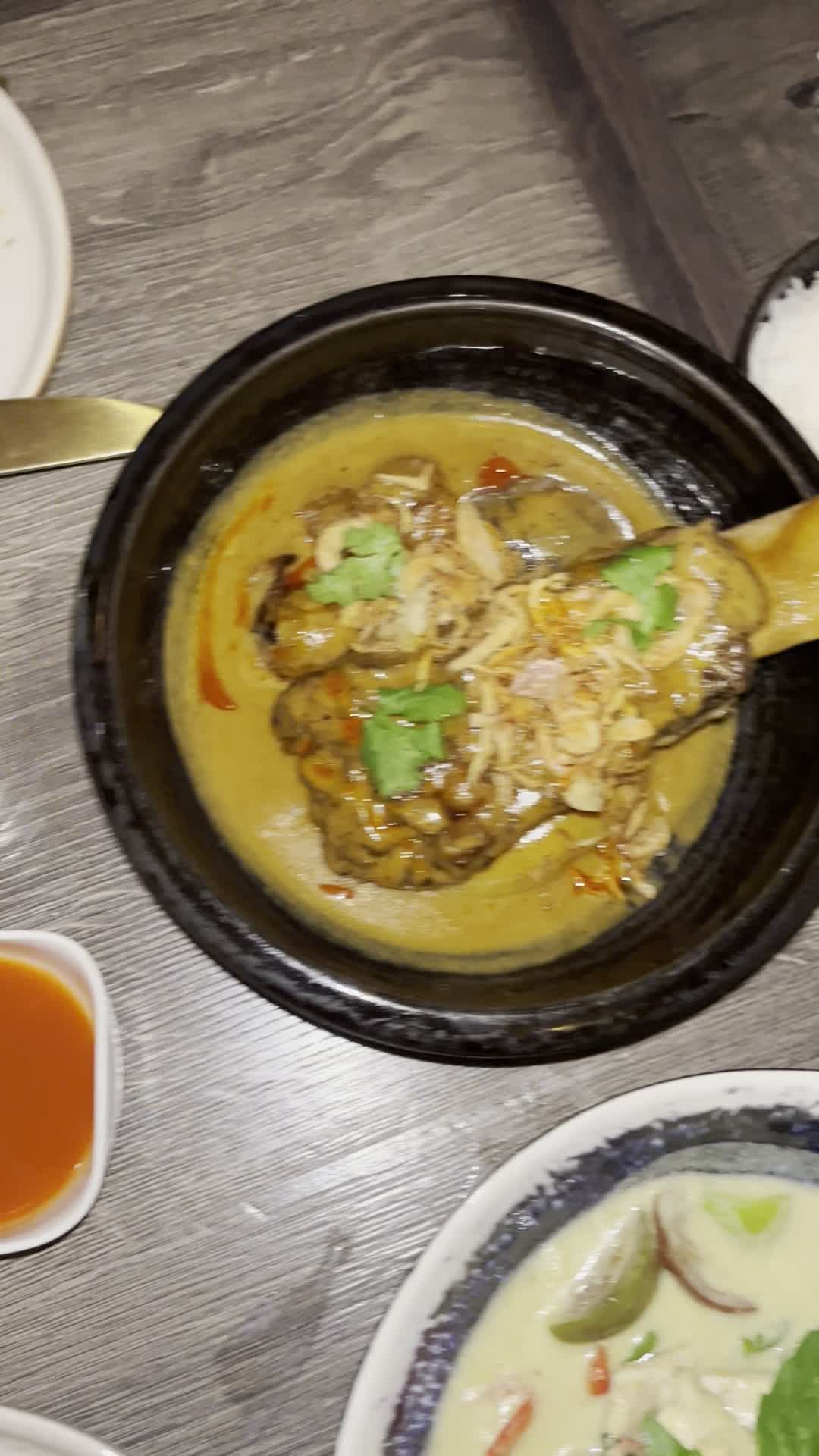 Video review of The Nuaa Table