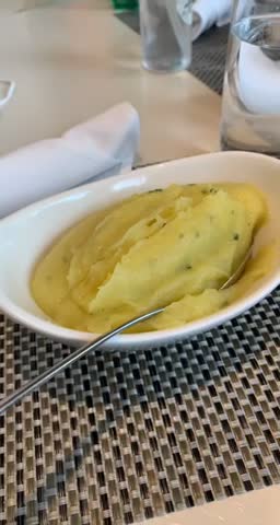 Video review of Fig & Olive | Dc