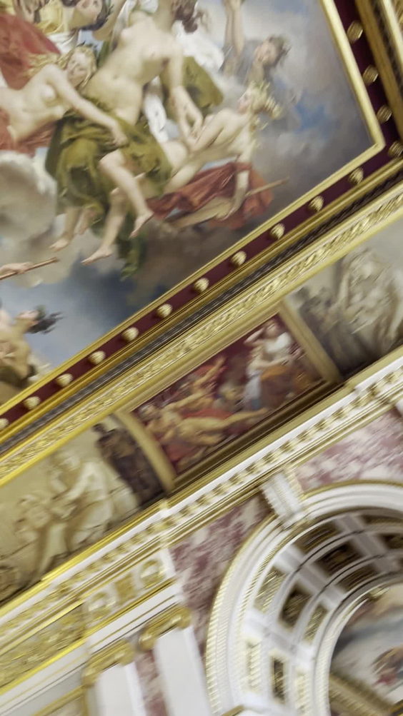 the louvre museum