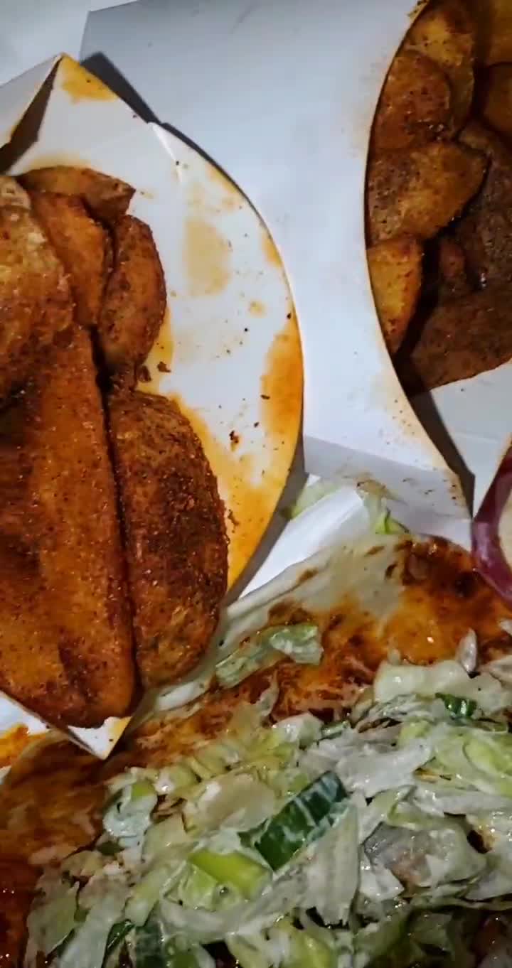 Video review of Royals Hot Chicken