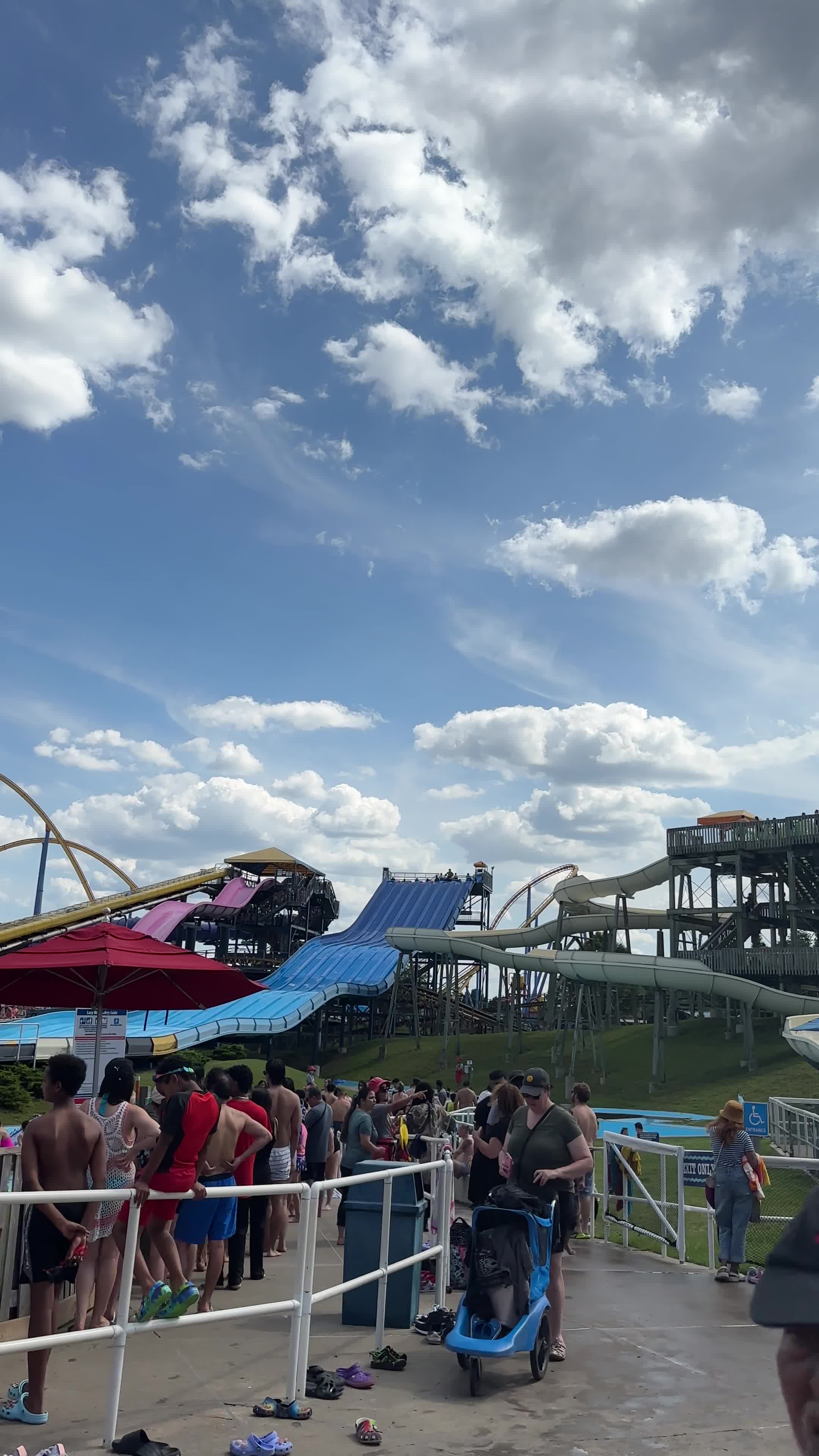 Video review of Canada's Wonderland Water Park (Splashworks)