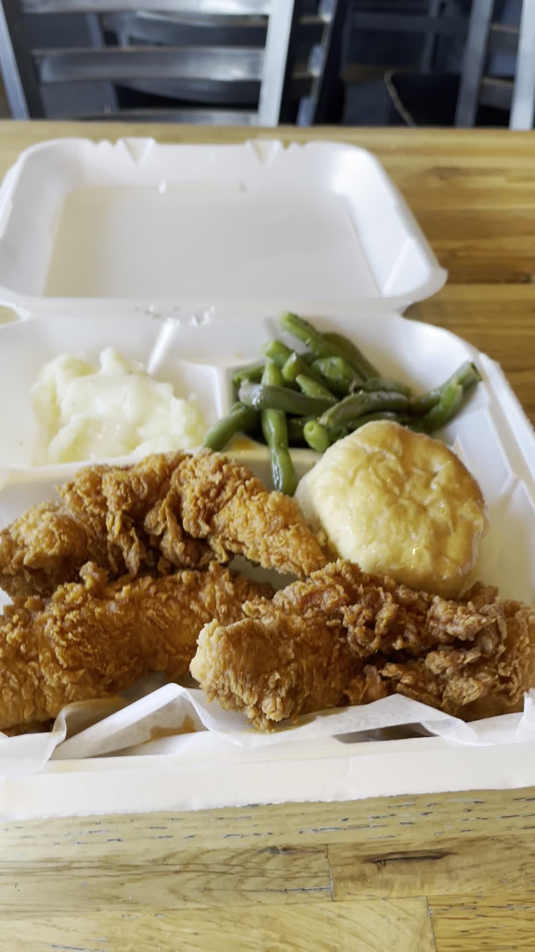 Video review of Mike's Chicken