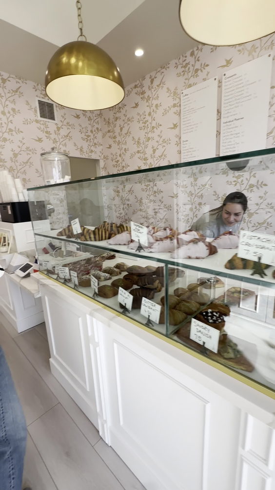 Paris En Rose Bakery & Cafe