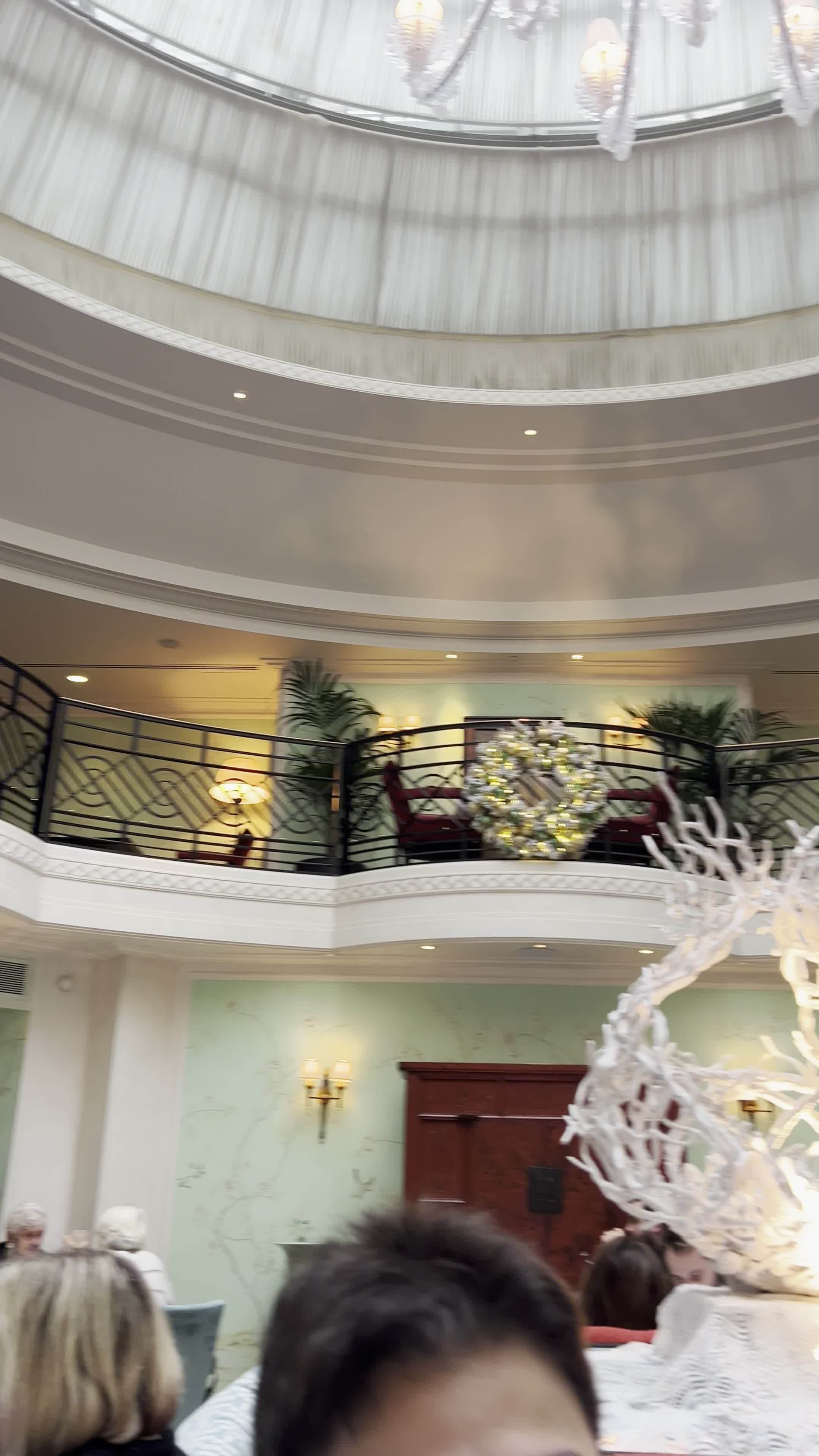 Video review of Shangri-La Hôtel Paris