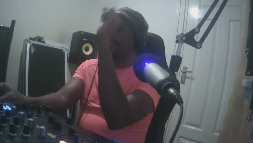 DEEPLOMATIKK RADIO STUDIO