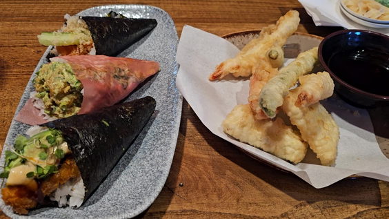 Mikuni Japanese Restaurant & Sushi Bar