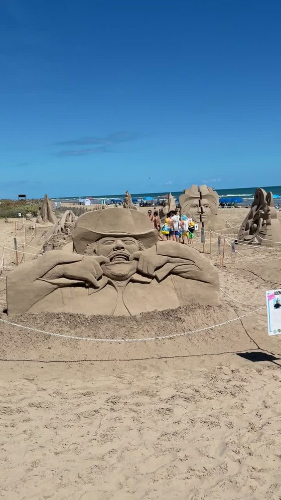 Clayton's Beach Bar And Grill