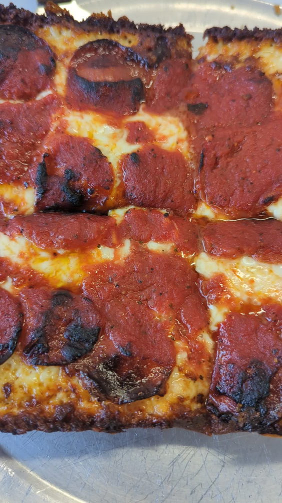 Fuji & Vi's Pizza