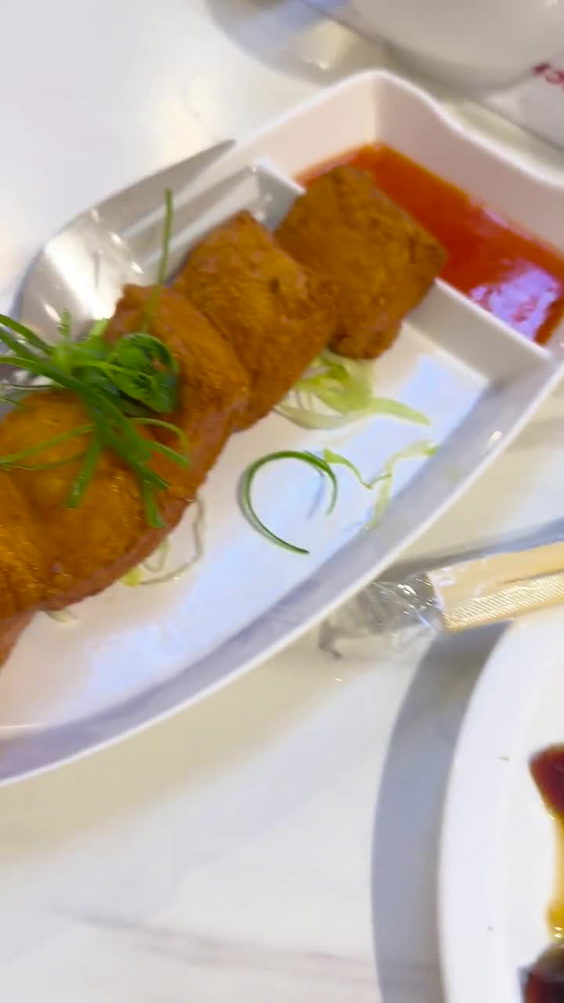 Tiong Bahru Hainanese Boneless Chicken Rice