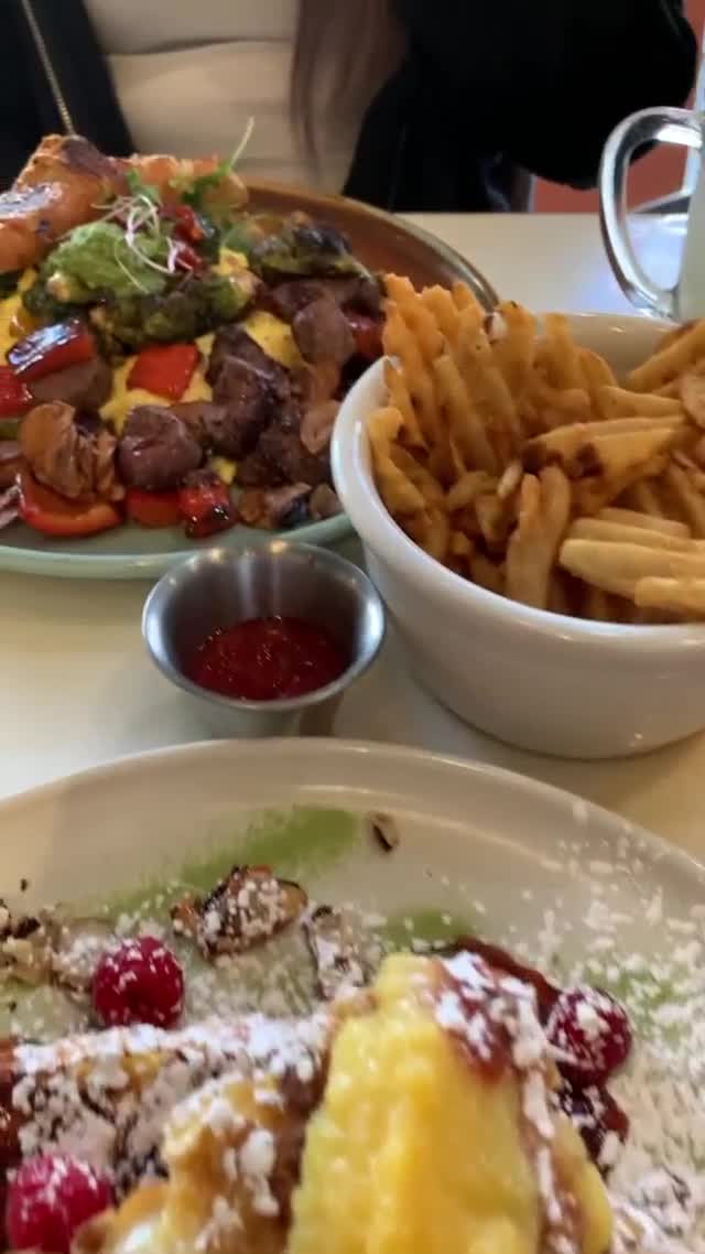 BROUHAHA / Breakfast,Brunch,Lunch