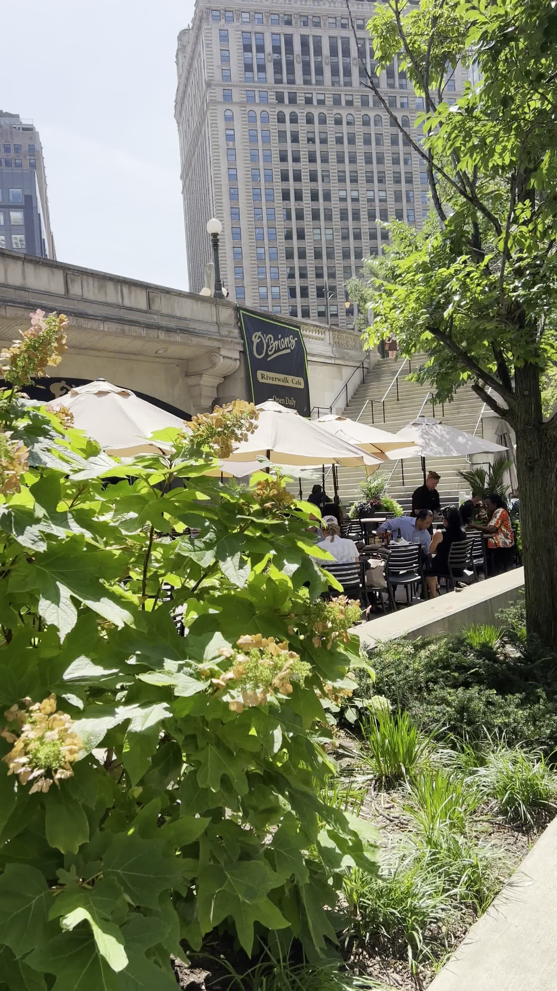 Video review of O'Briens Riverwalk Cafe