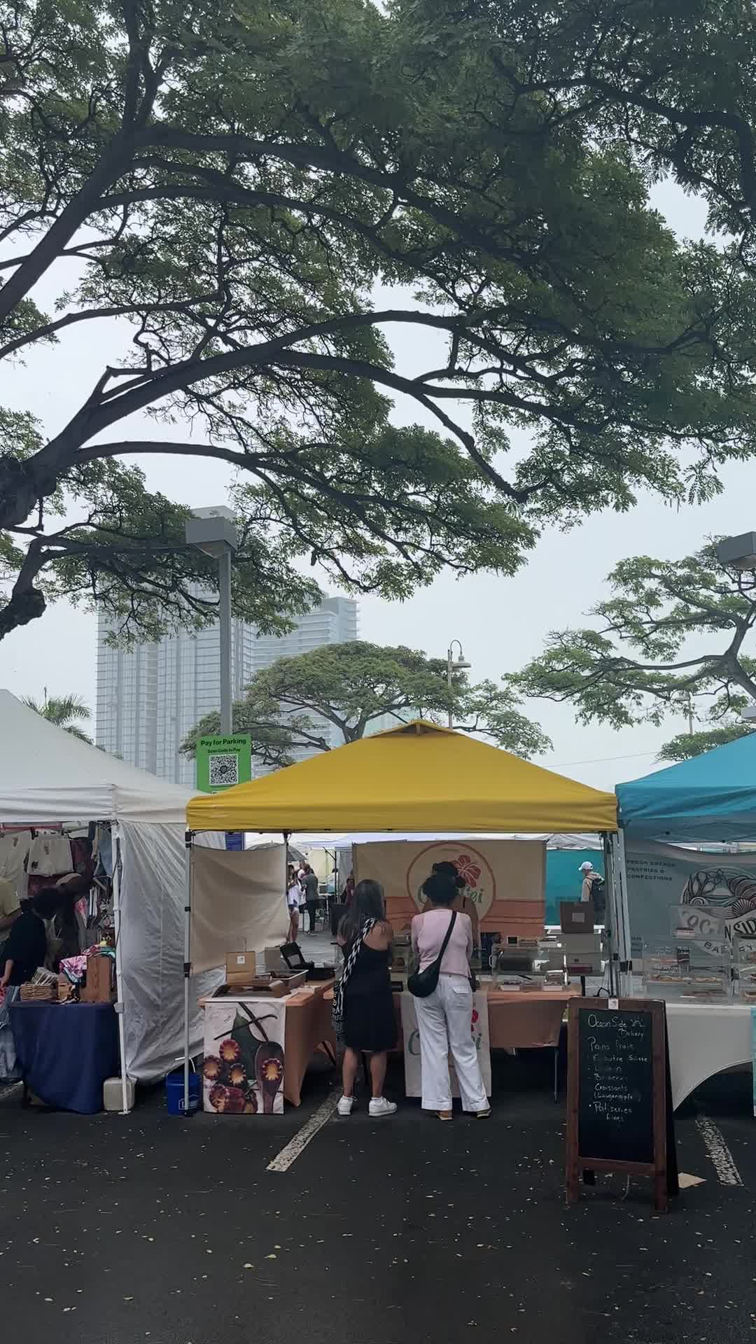 Video review of Ala Moana Farmers Market