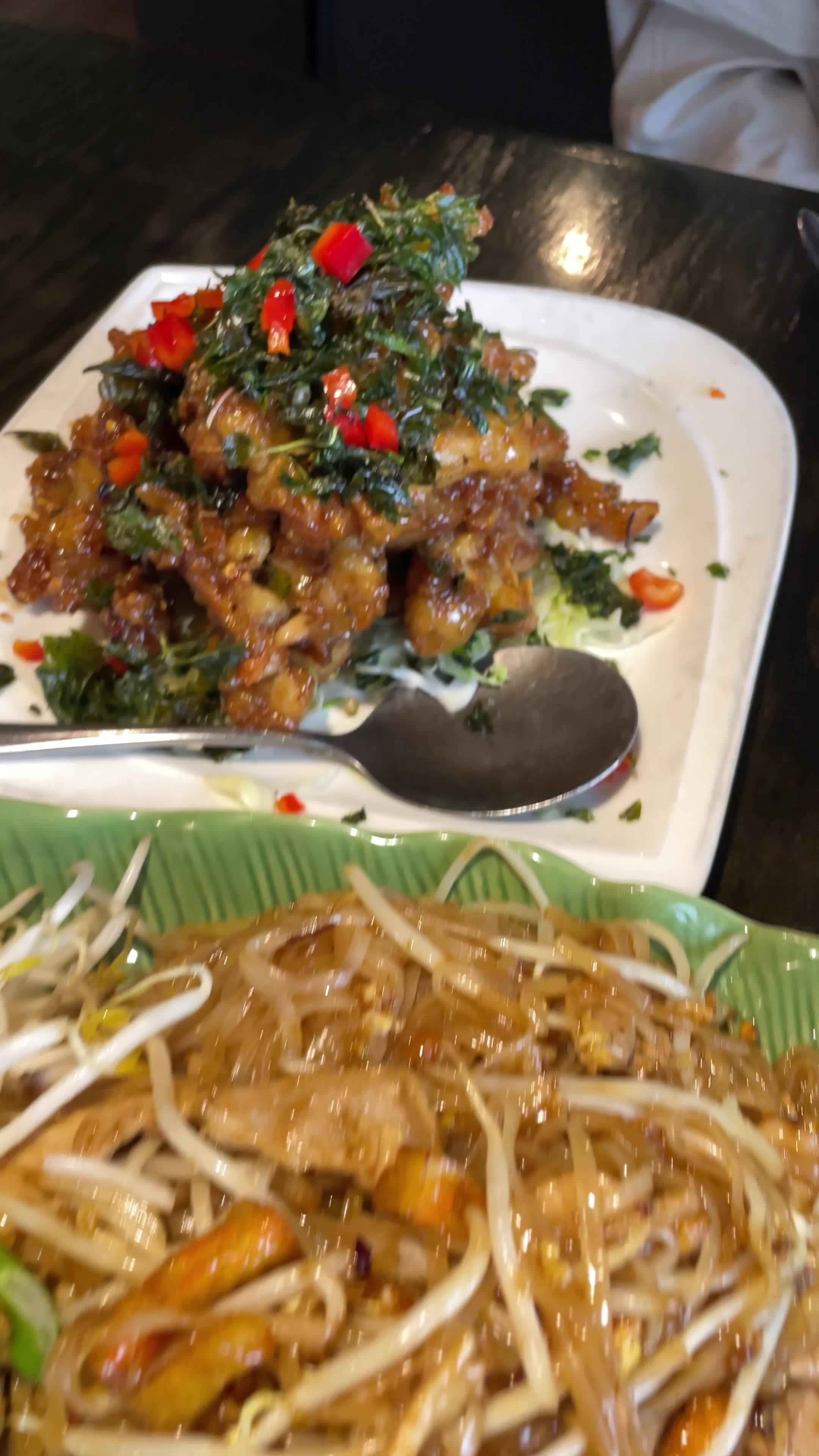 Bai Tong Thai Restaurant