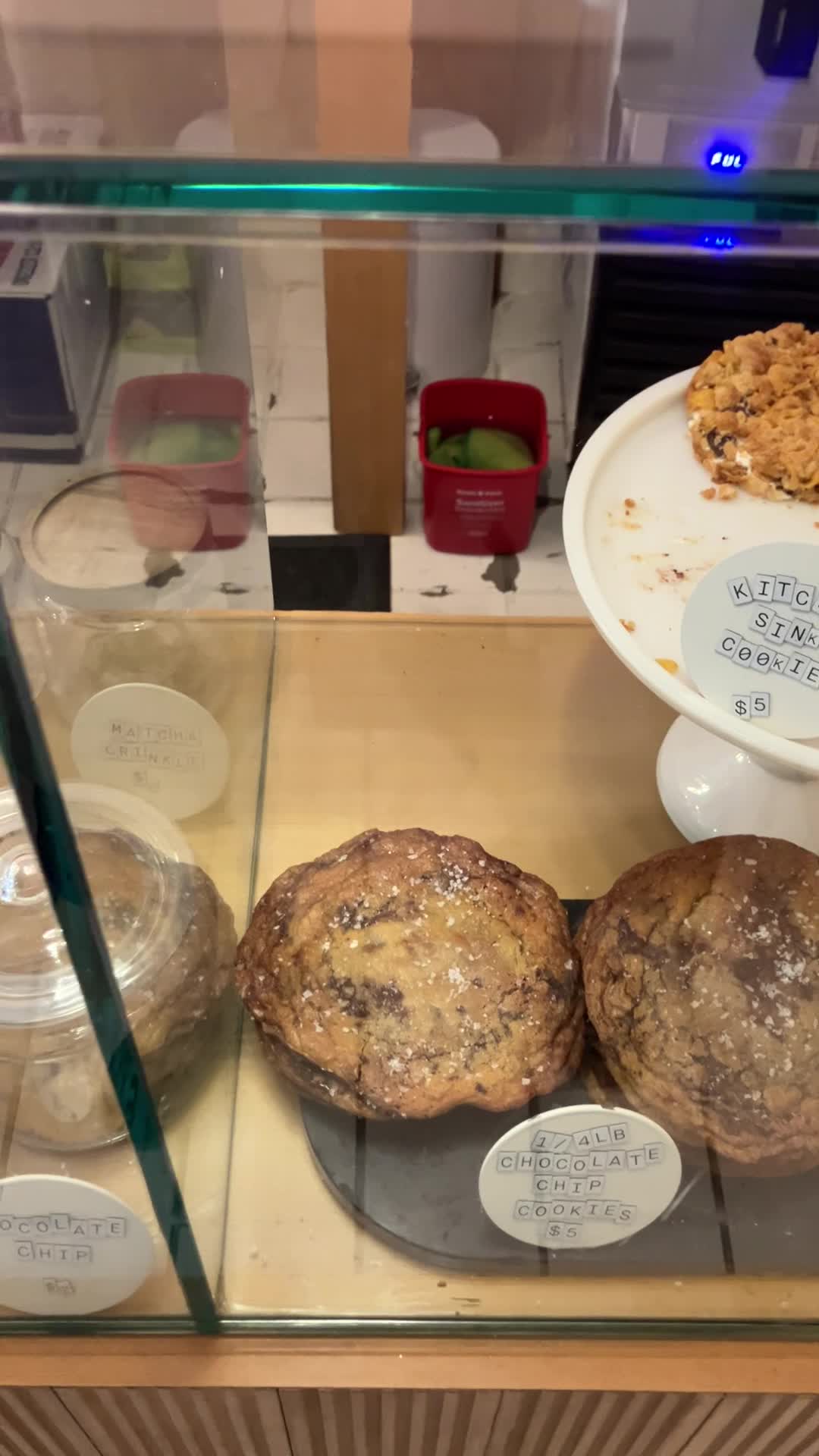 Video review of The Pastry Box