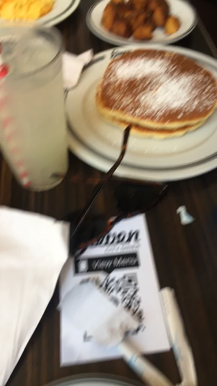 Video review of Eleven City Diner