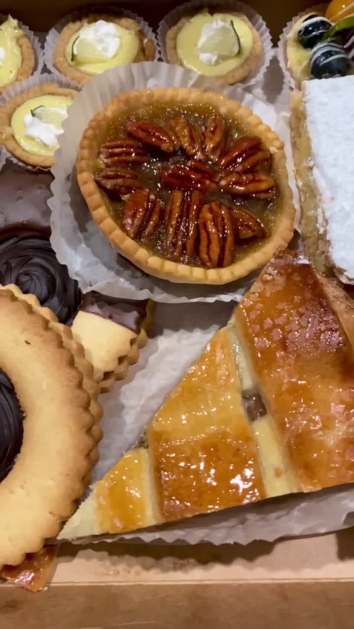 Video review of Versailles Bakery