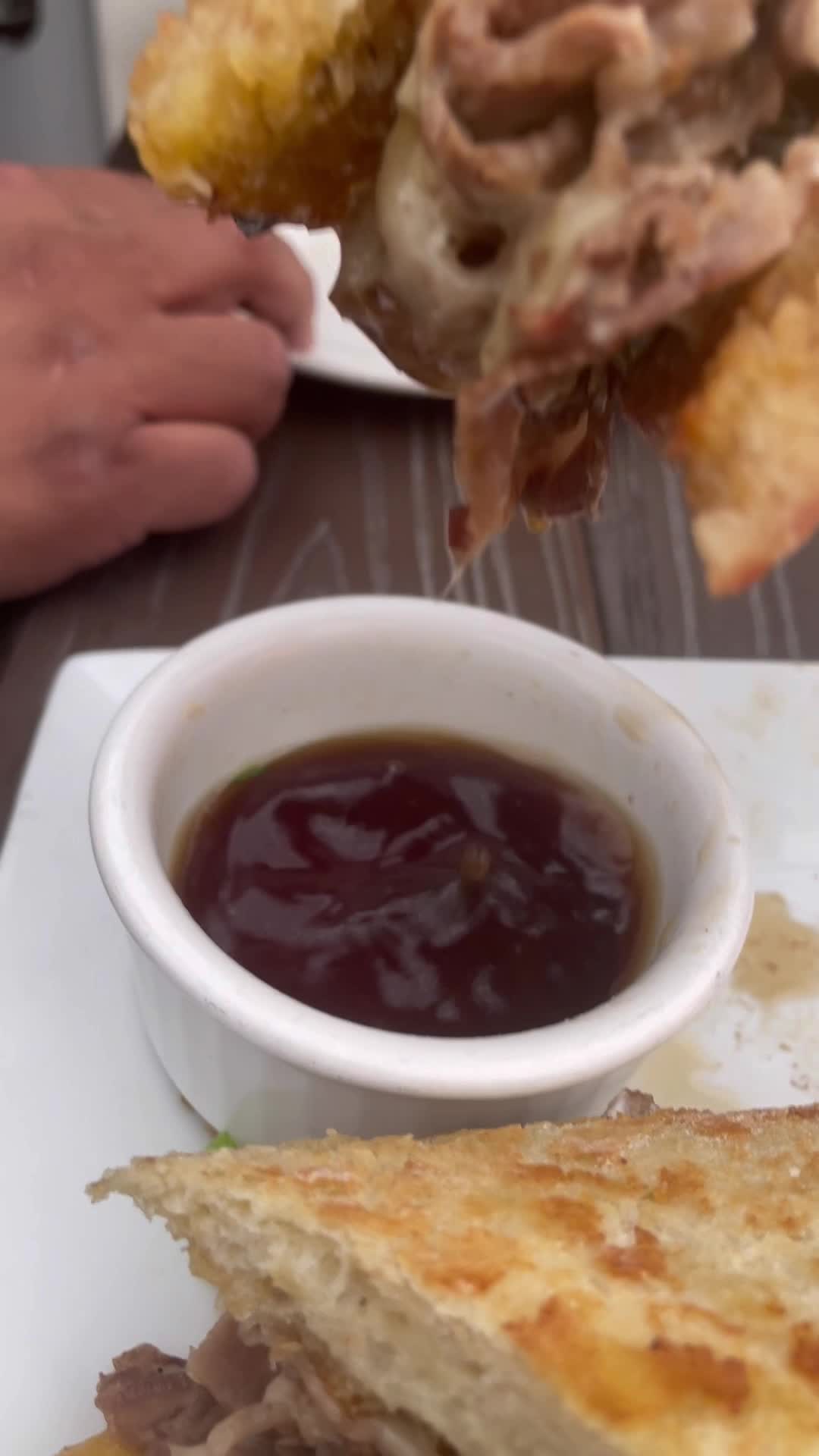 Video review of 1865 Craft House & Kitchen