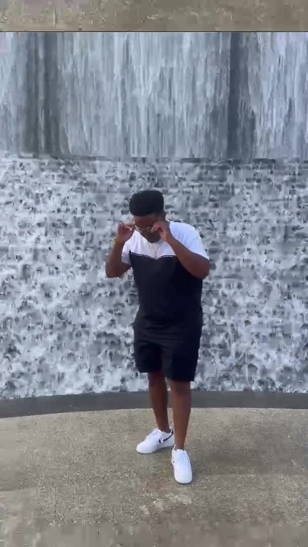 Video review of Gerald D. Hines Waterwall Park