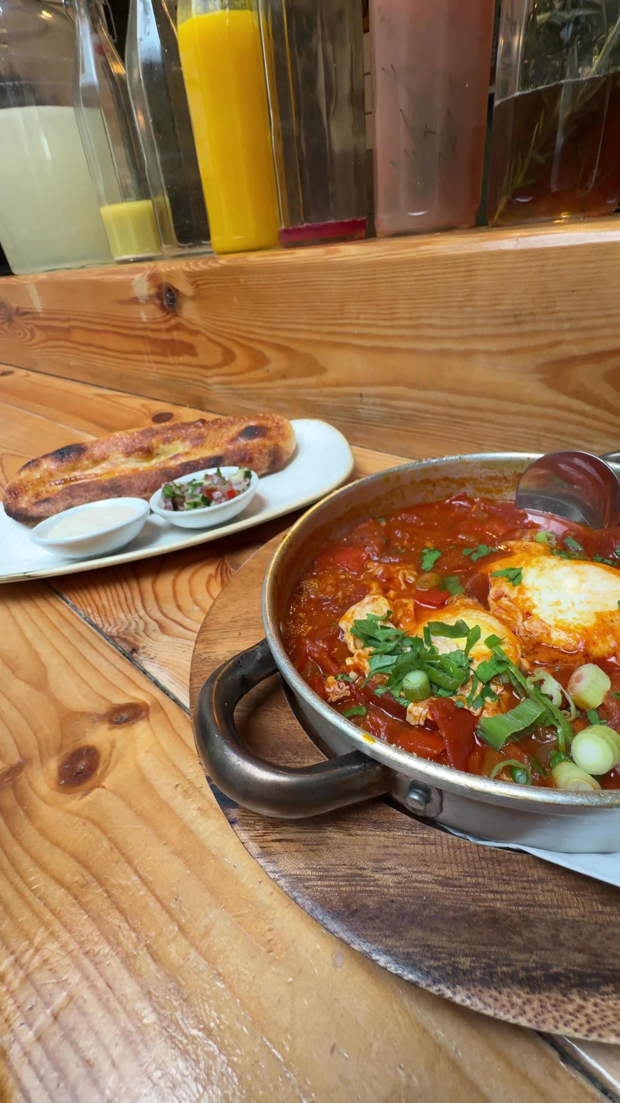 Video review of Shouk