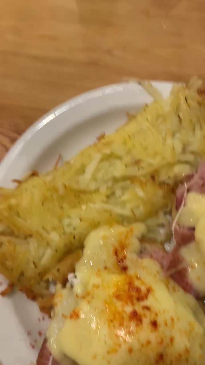 Video review of Loula's Cafe