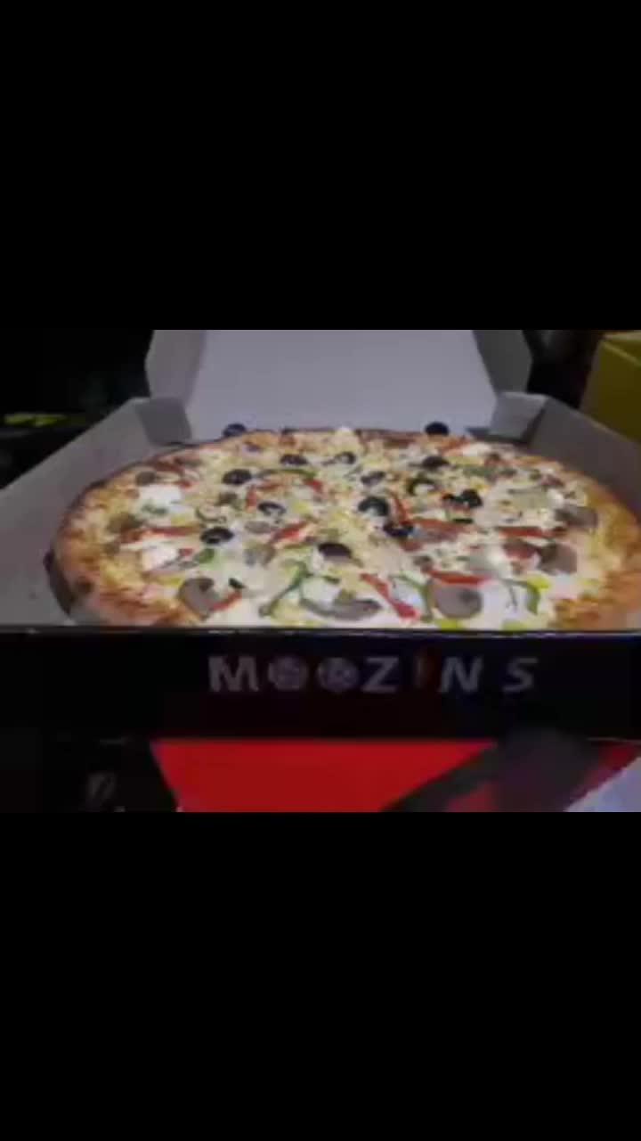 Moozins Pizza