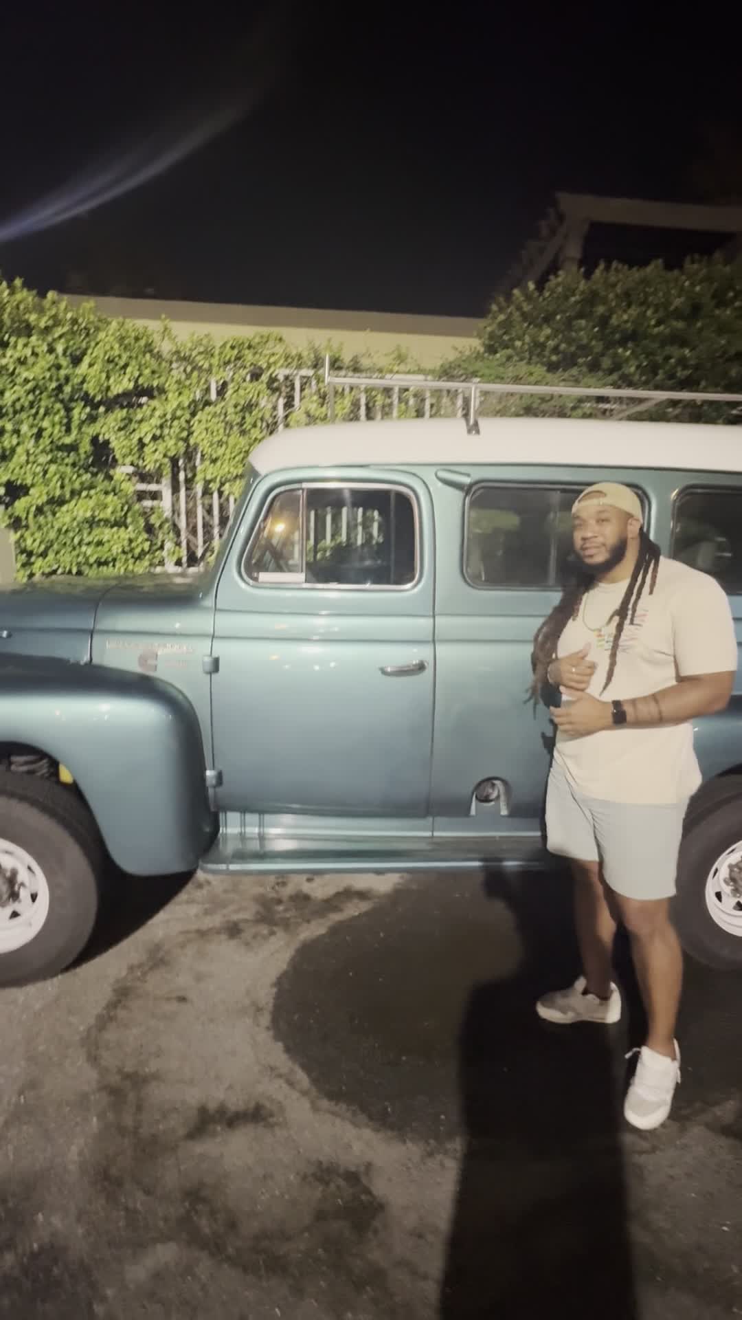 Video review of Kahuna's Bar & Grill