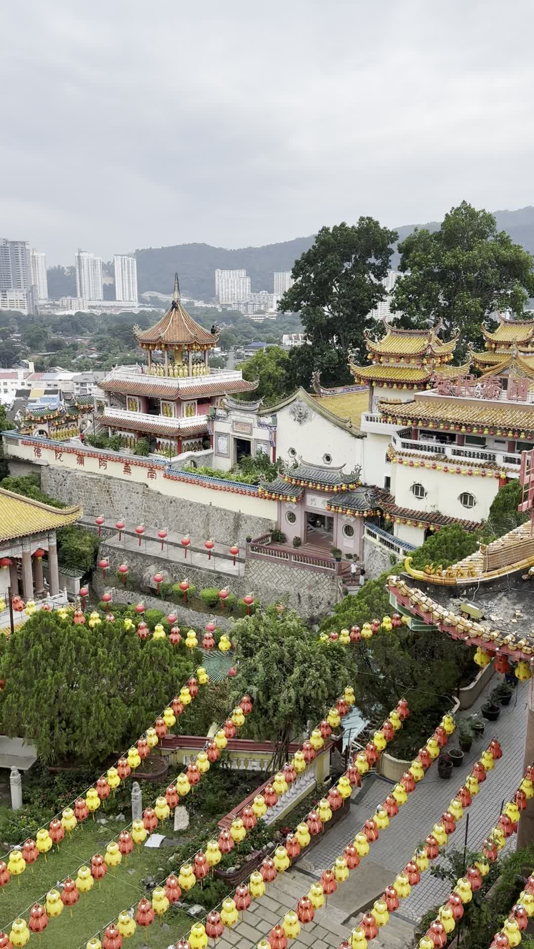 Video review of Kek Lok Si Courtyard 极乐寺庭园