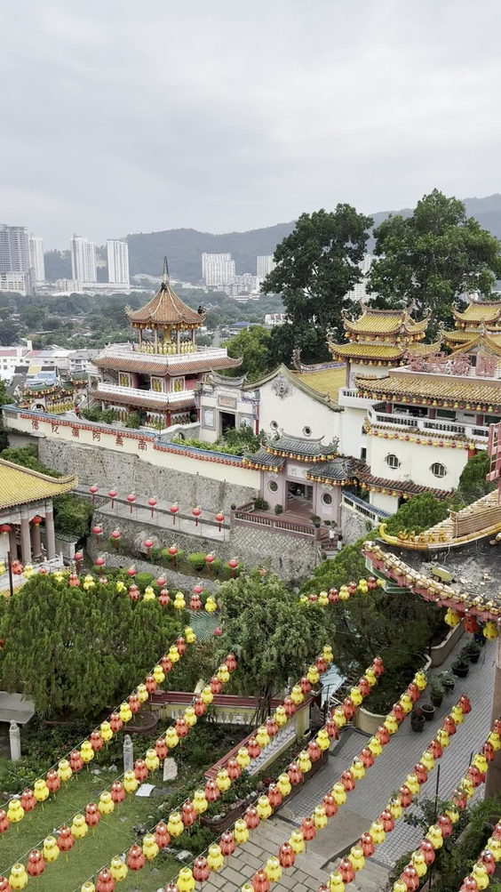 Kek Lok Si Courtyard 极乐寺庭园