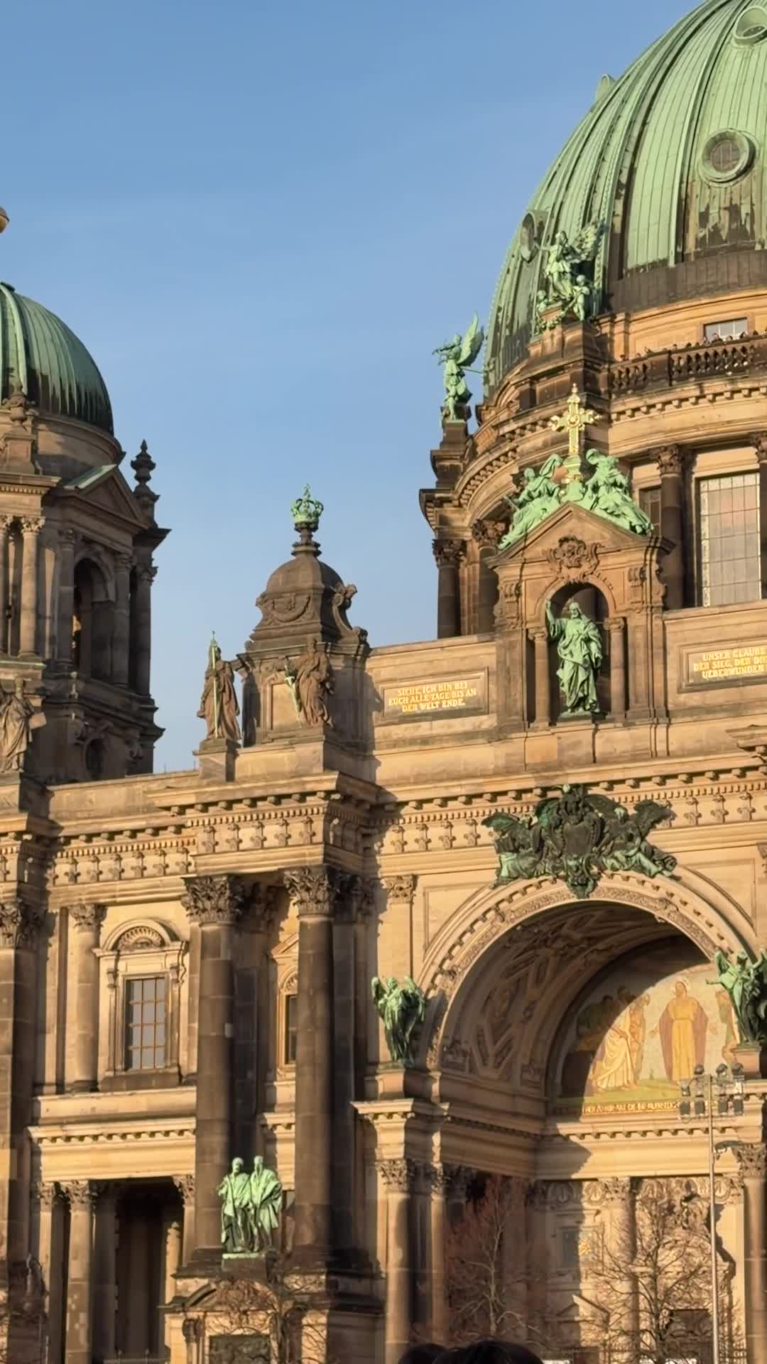 Video review of Dom Café