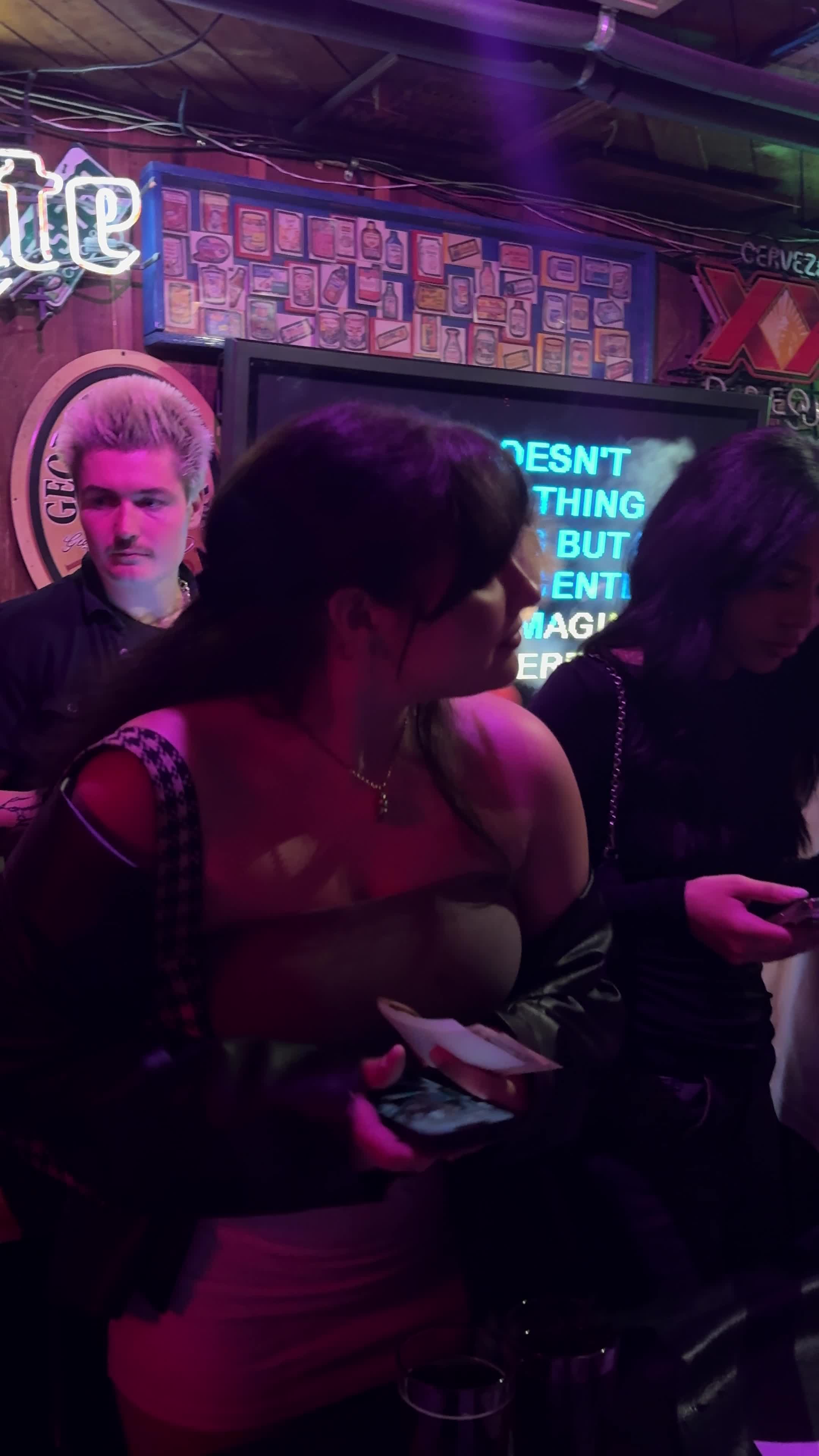 Video review of Barney's Beanery