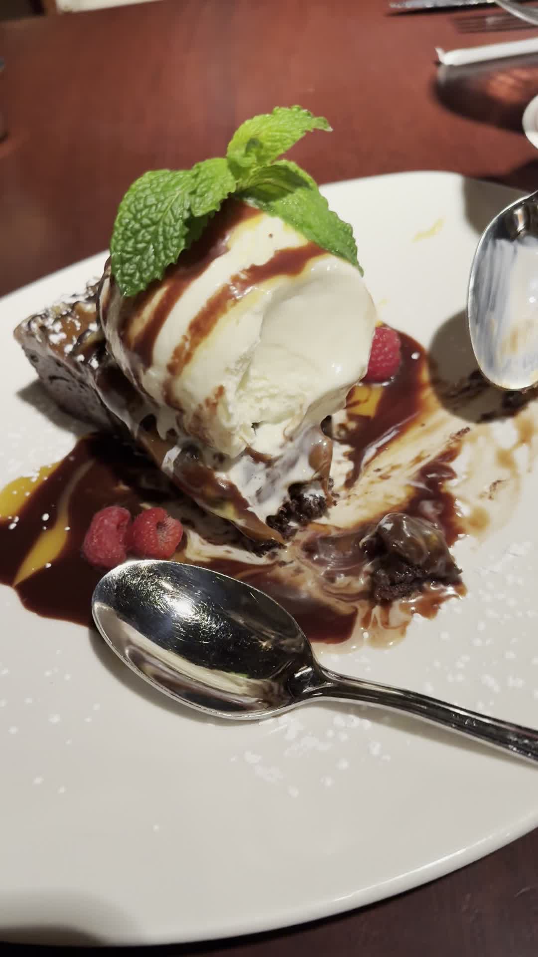 Video review of Pappadeaux Seafood Kitchen