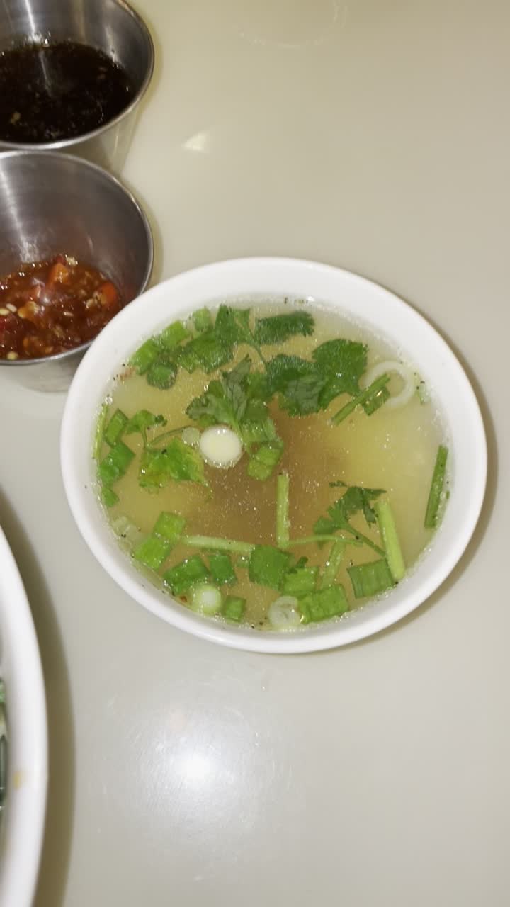 Video review of Rice Paper - Taste of Vietnam