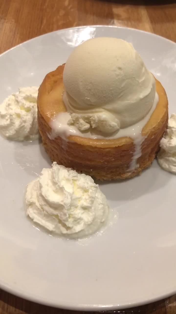 Video review of California Pizza Kitchen