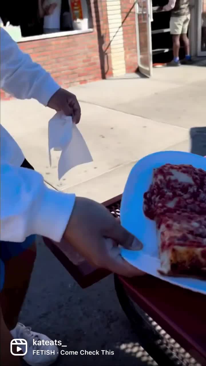 Video review of L&B Spumoni Gardens