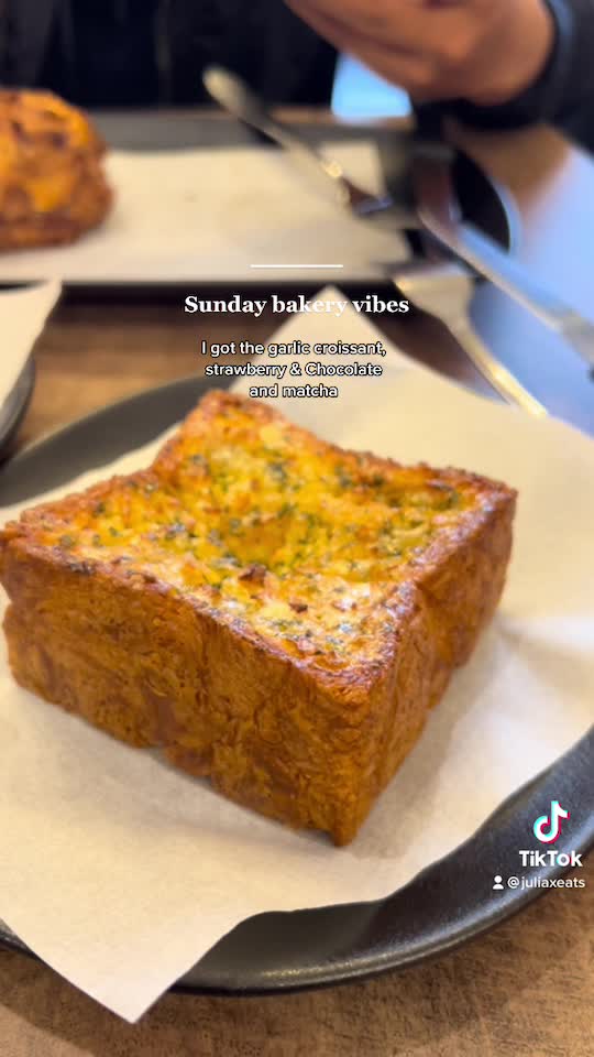 Buttercrumbs Croissant