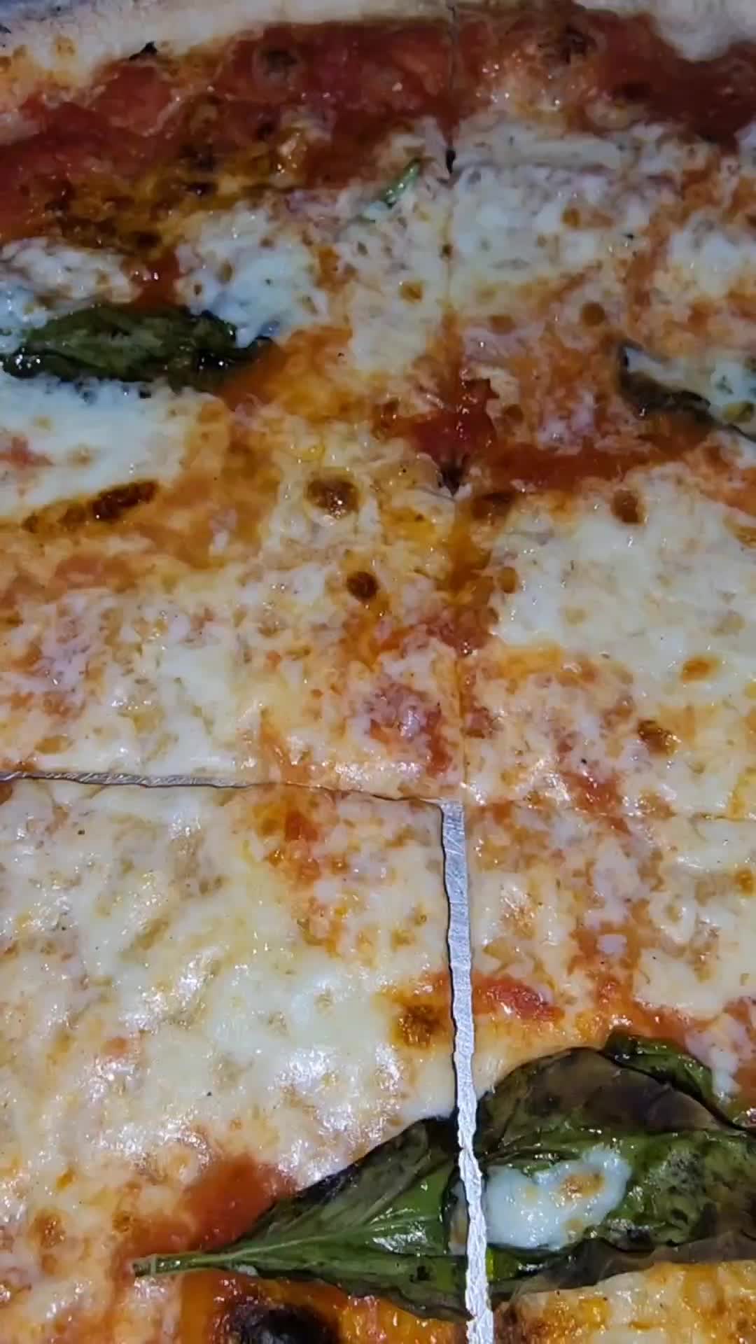 Aumm Aumm Pizzeria Wine & Bar