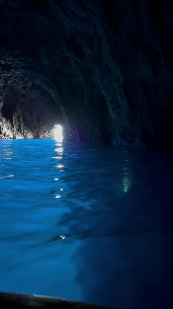 Video review of Grotta Azzurra