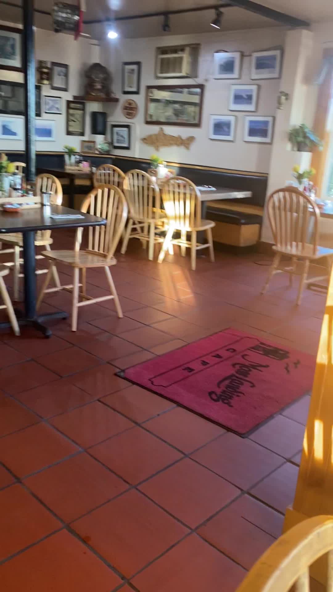 Video review of Moss Landing Cafe