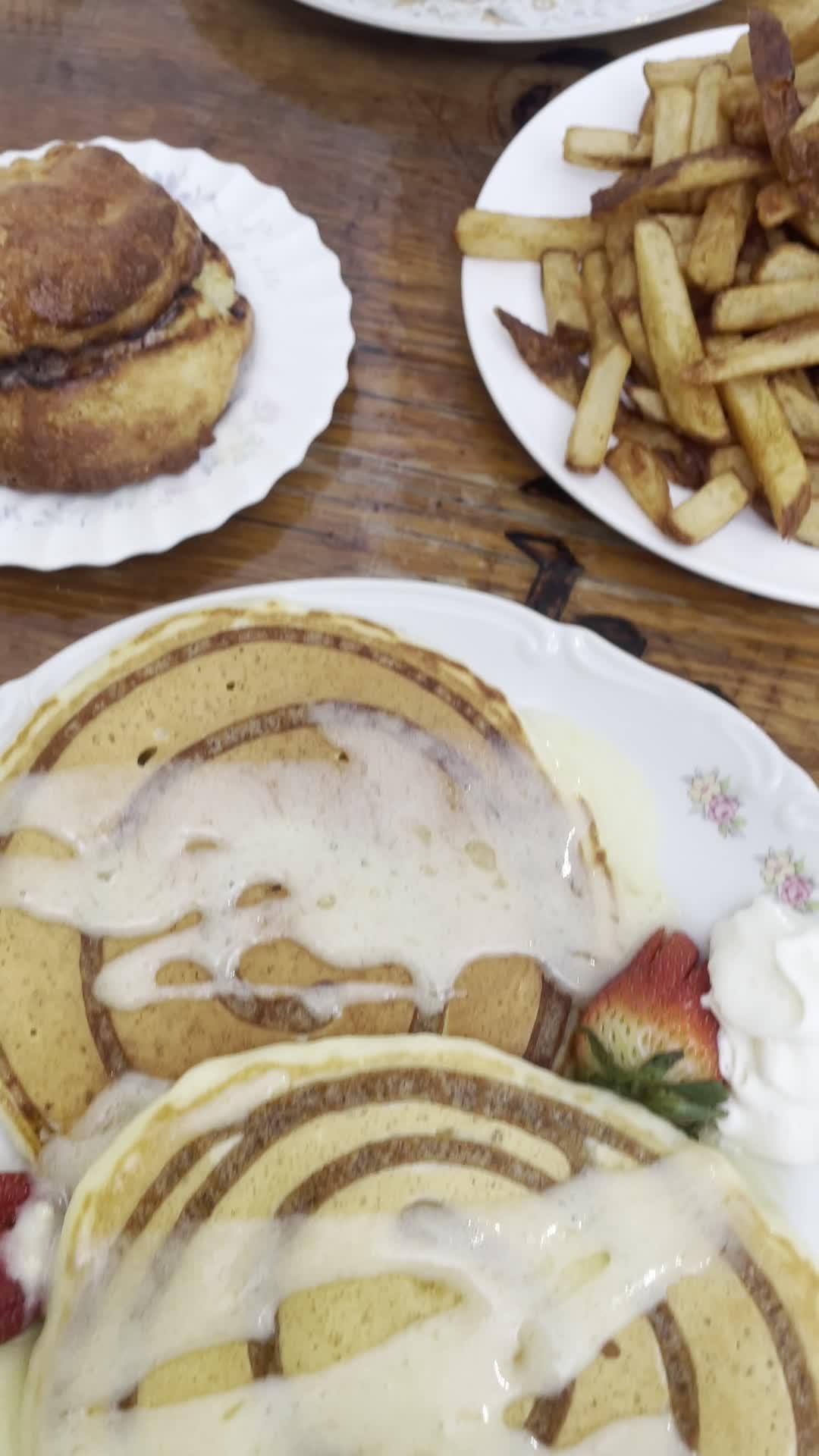 Video review of Lazy Daisy's Cafe