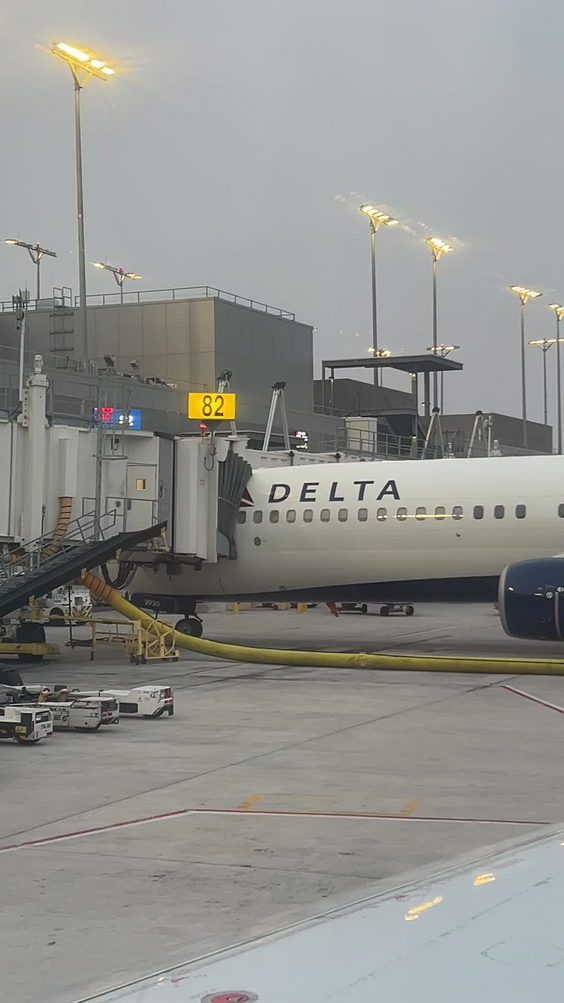 La Guardia terminal (A) Delta Shuttle